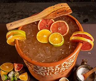 Cantaritos de tequila preparados al momento en El Corazón Tequilero