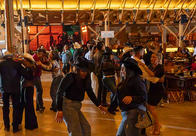 Fiesta Cantaritos de tequila preparados al momento en El Corazón Tequilero
